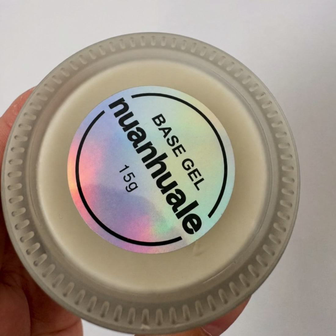 Holographic label on a cosmetic bottle — Pakvel