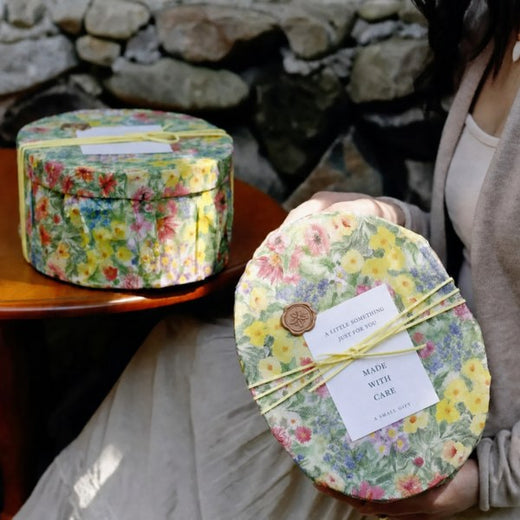 A Pakvel-branded unboxing detail