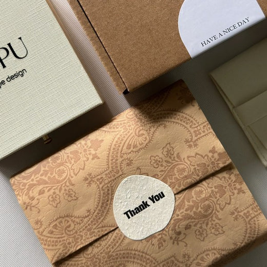 A Pakvel-branded unboxing detail
